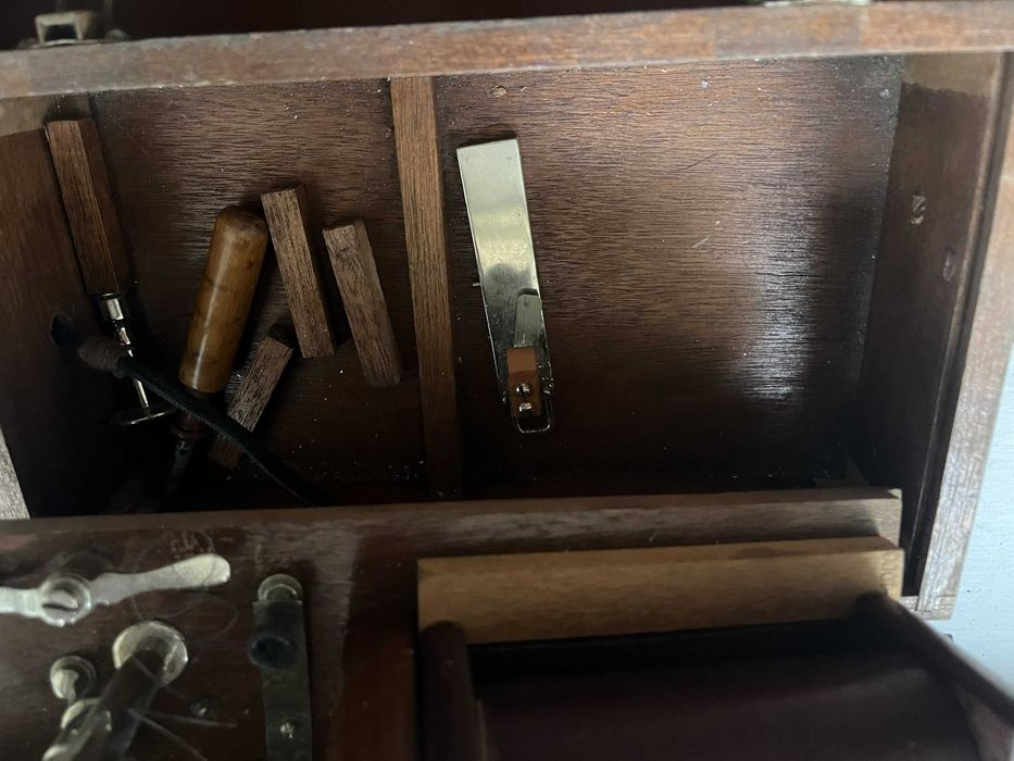 Máquina médica antiga de choques elétricos