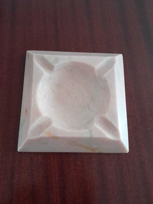 Cinzeiros de Mármore esculpidos à mão