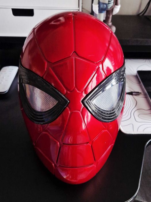 Capacete Eletrónico Marvel Legends Series Spider-Man