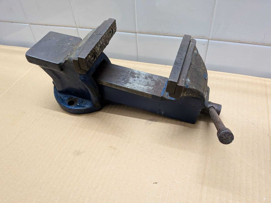 Torno de bancada, com bigorna