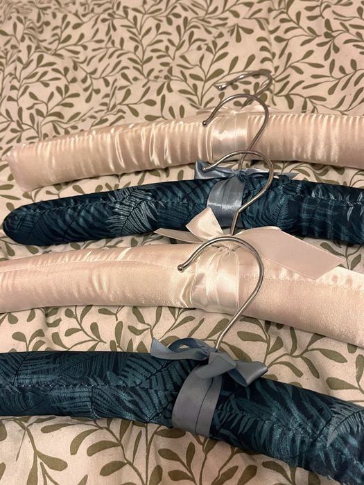 Satynowe wieszaki 4 sztuki