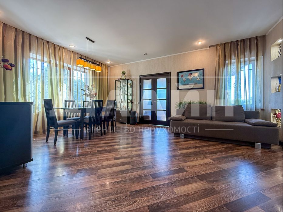 Гарний будинок на Правому 350 м2 , 16 сот