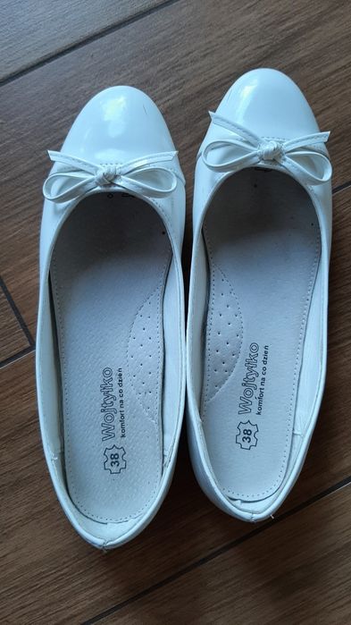 Białe baleriny Wojtylko 38 lakierki komunia wesele