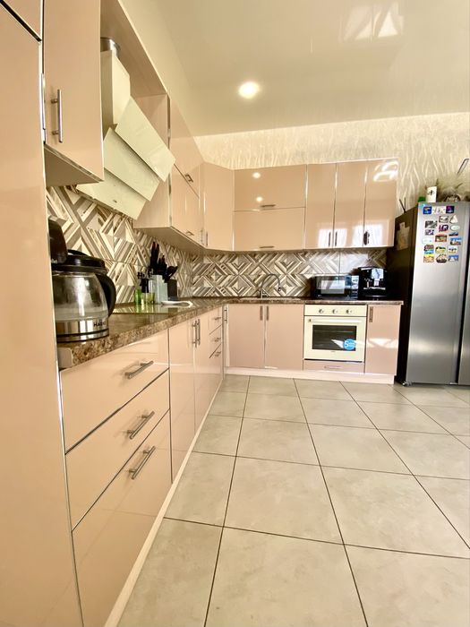 Продам  таунхаус з окремим двором,рн Таращанський.