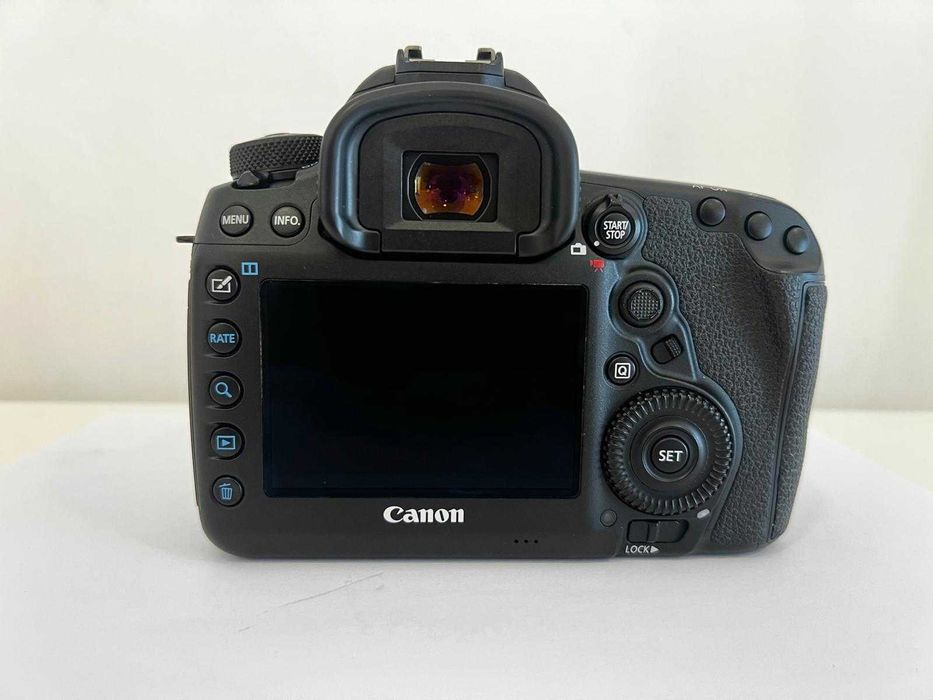 Maquina Canon 5D Mark IV