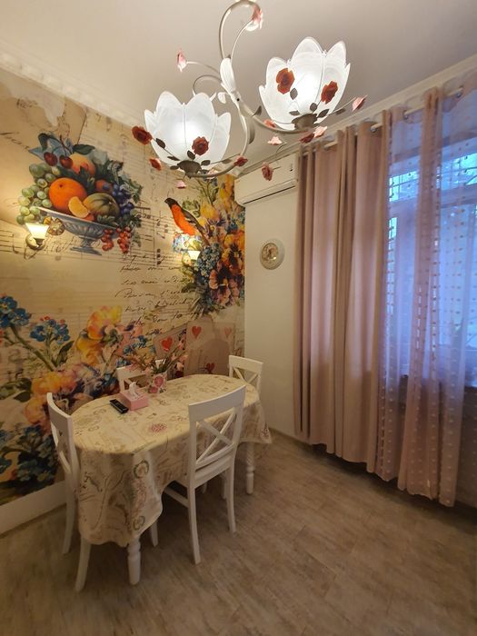 Продаж 3 к. квартири з новим ремонтом!Сталінка!!!