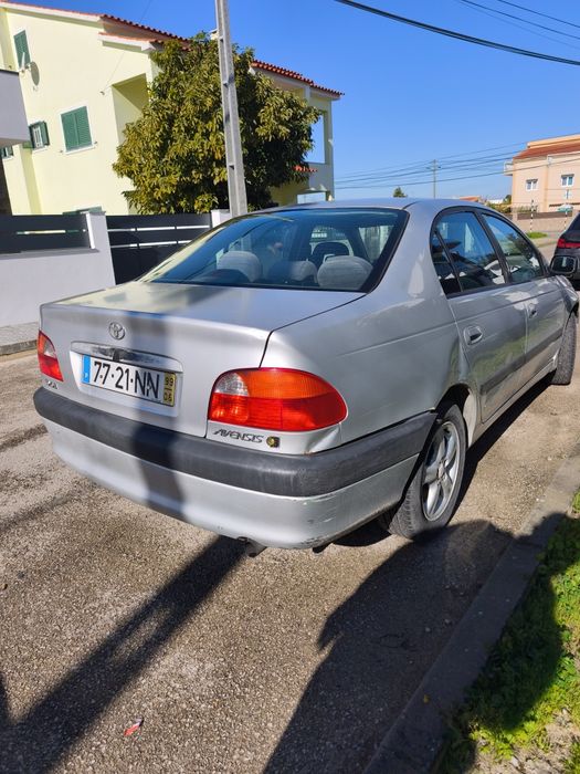 Toyota Avensis 1.6 gasolina