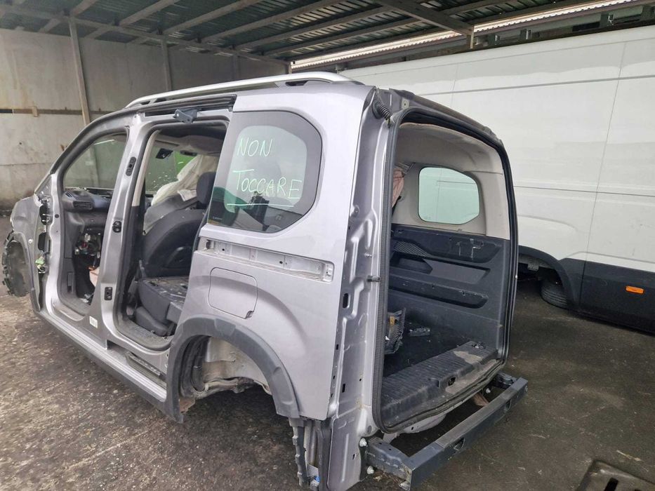 Кришка багажника Peugeot Rifter шрот на інші Пежо розборка запчастини