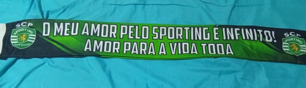 Camisolas , canecas , almofadas e copos do Sporting