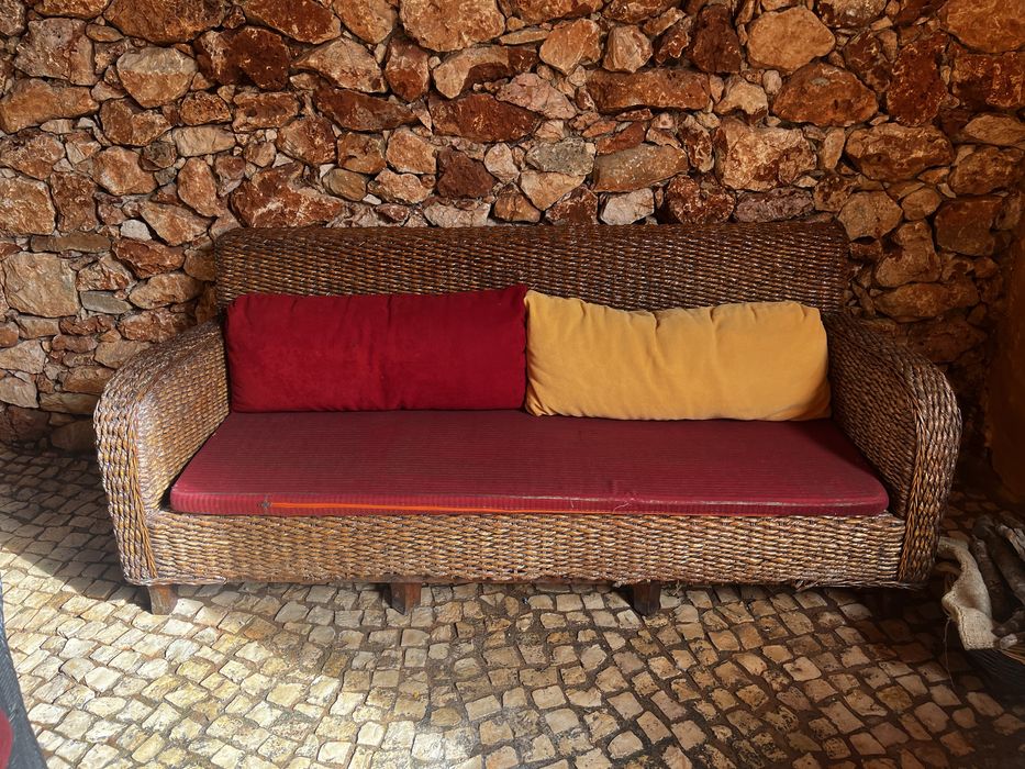 Três sofás em palhinha em muito bom estado