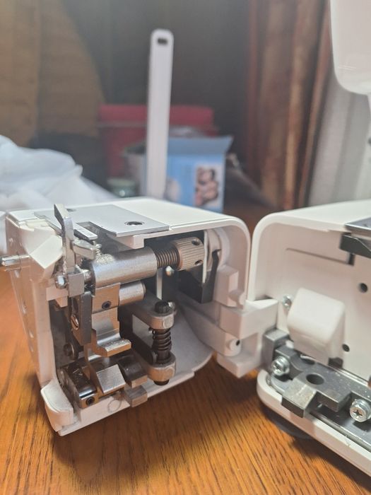 Продаю оверлок майже новий