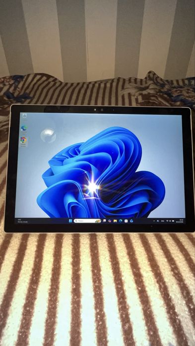 Surface Pro 4 i7 8/256 — тріщина на екрані