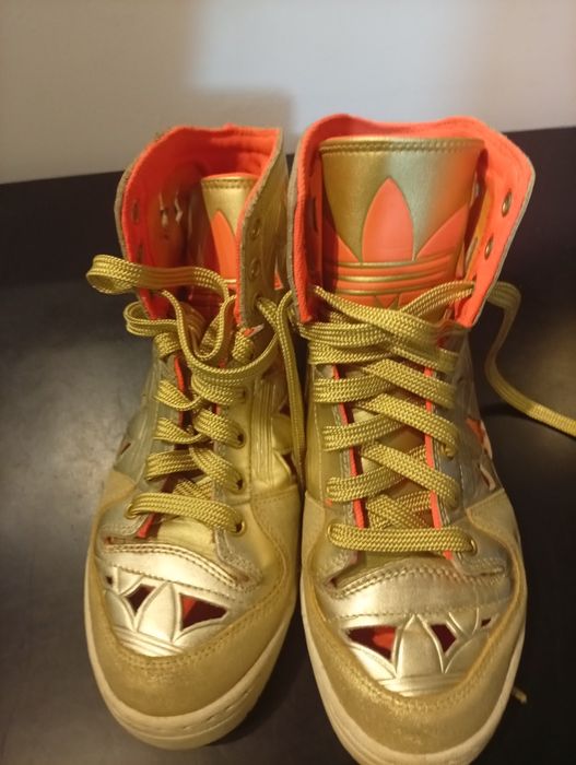 Adidas Douradas M ATTITUDE gold