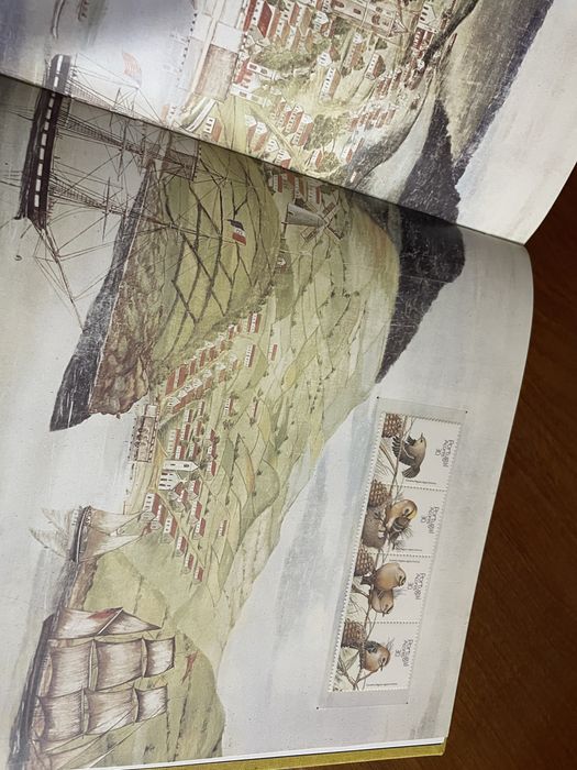 Selos - Livro Filatélico CTT - 'As Ilhas Atlânticas'
