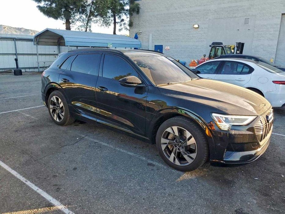Бампер Audi E-tron Розборка Ауді Єтрон
