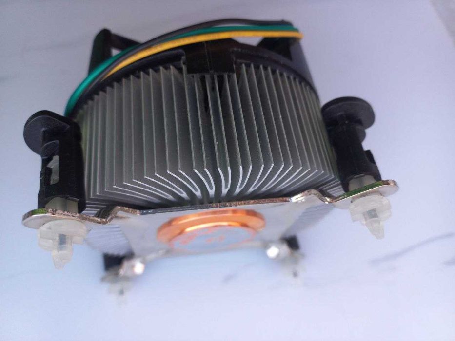 Системна плата Asus P5VD2-MX з кулером