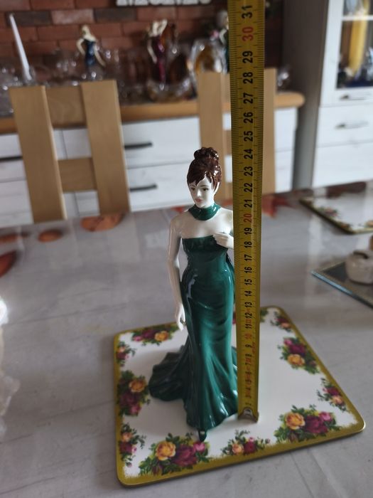 Figurka porcelanowa coalport