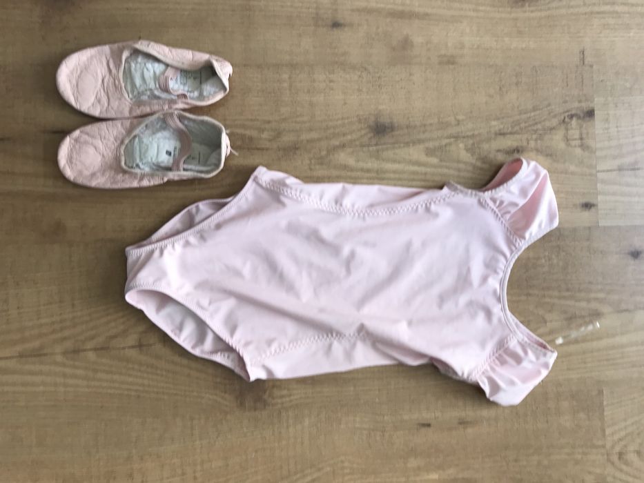 Vestidos de menina e fatos de banho