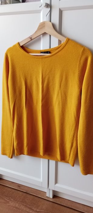 Oddam ubrania damskie.