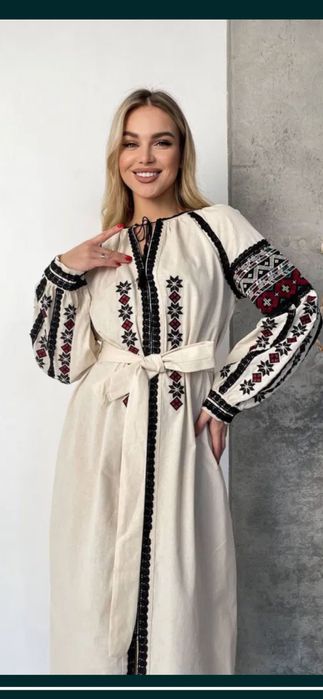 Жіноче вишите плаття