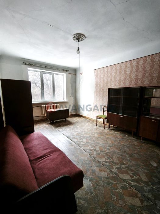 Продам 2 кімнатну квартиру у Центрі. Під ремонт