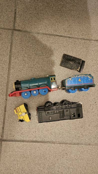 Pociagi tomek i przyjaciele Diesel plus gabrys niedziałający plus mini żolty