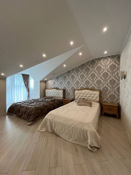 Продаж, 4 кімнатної 2 - рівневої квартири (Кузнецька) Заводський  7#2