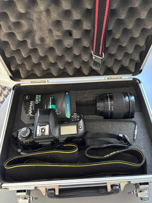 Estúdio de fotografia analógica e máquina Nikon F80