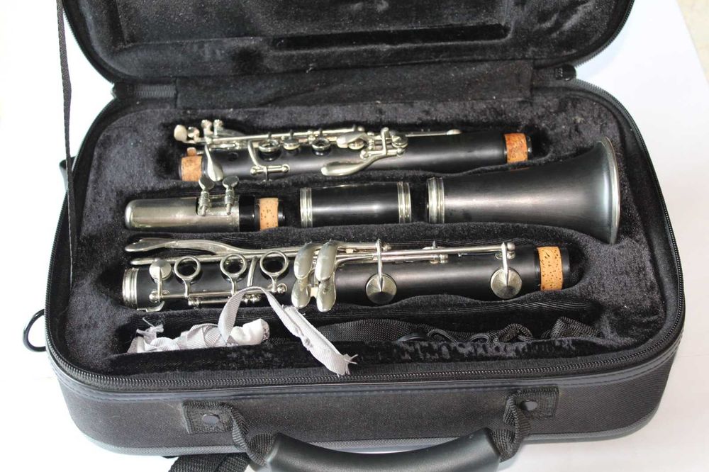 Clarinete Buffet B18, com mala.
