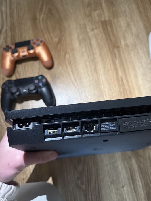 Ps 4 slim 500gb + 4 геймпада