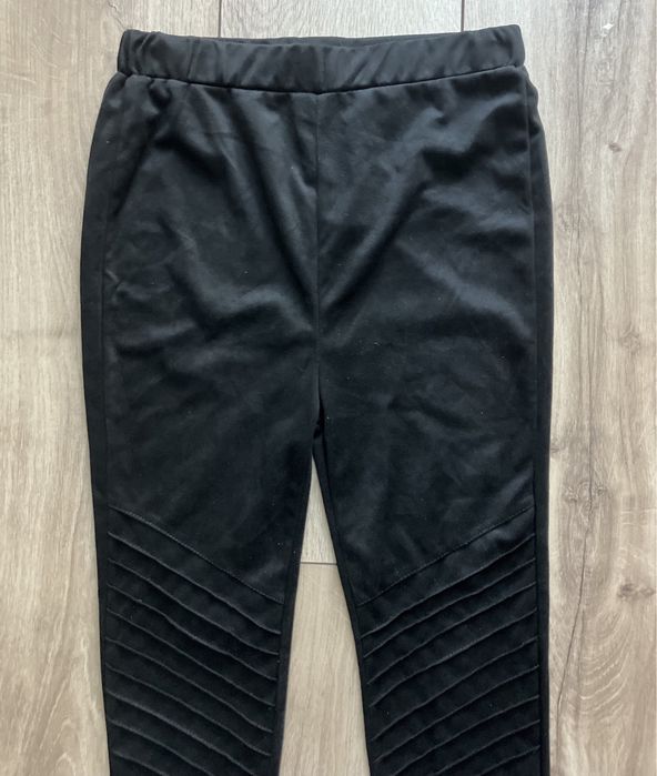 Stylowe, sportowe, czarne legginsy ze wzorami, S/36, poliester/elastan