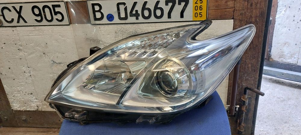 Reflektor Toyota Prius III lewa strona Koito