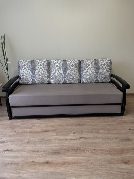 Диван в ідевльному стані