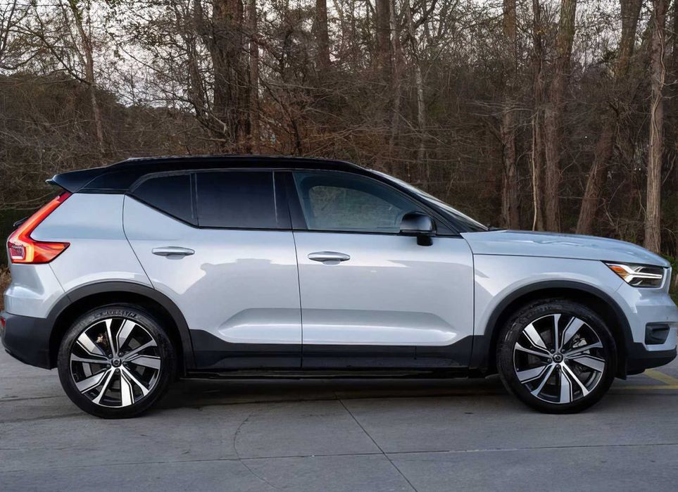 Volvo XC40      2021