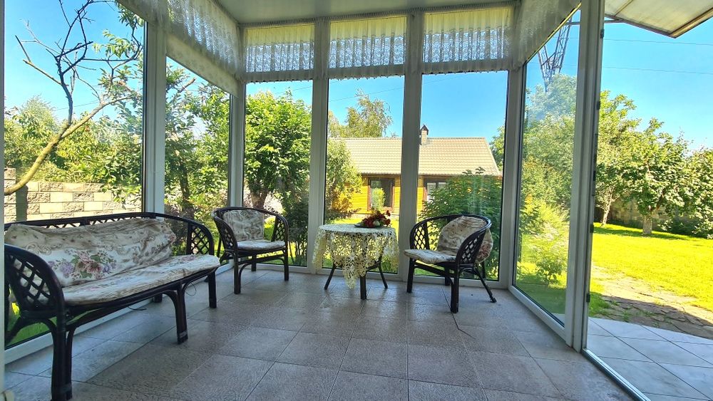 Будинок з басейном і гаражем на 2 авто