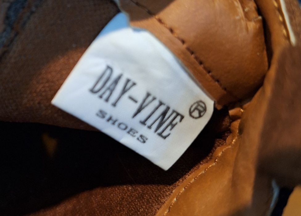 Brązowe zamszowe botki damskie na platformie