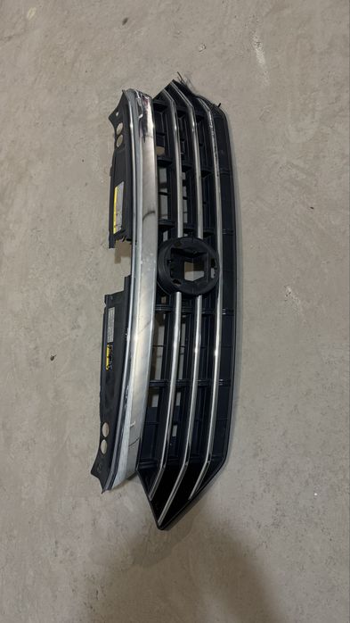 Решітка радіатора гриль vw jetta mk7 оригінал