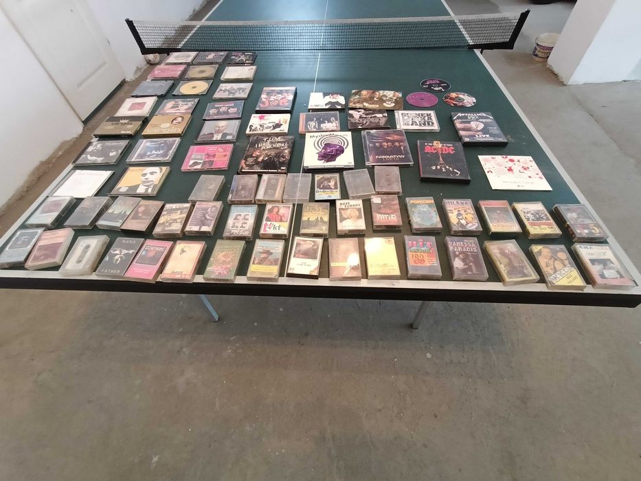Kolekcja kaset i płyt CD oraz dvd