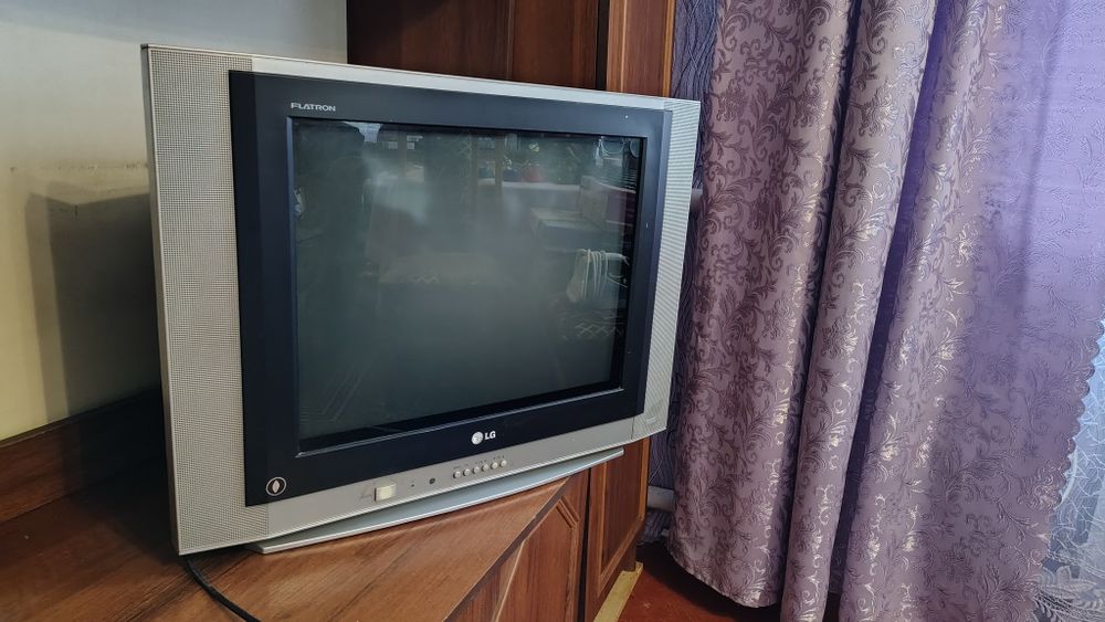 Телевізор LG Flatron 21" (CRT) у робочому стані
