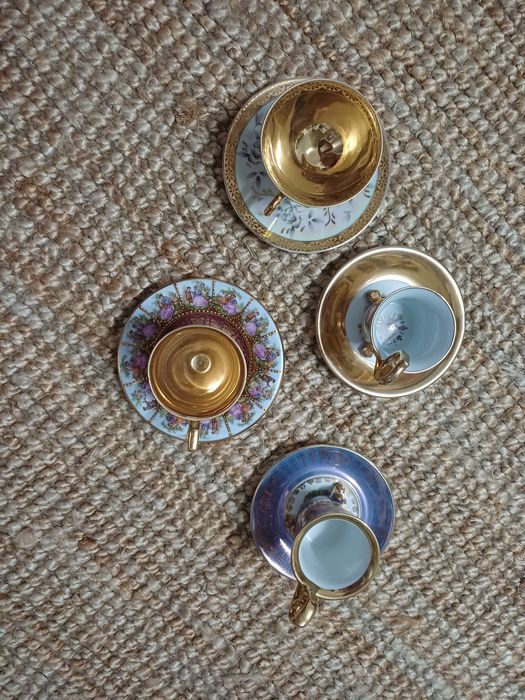 Várias chávenas de coleção