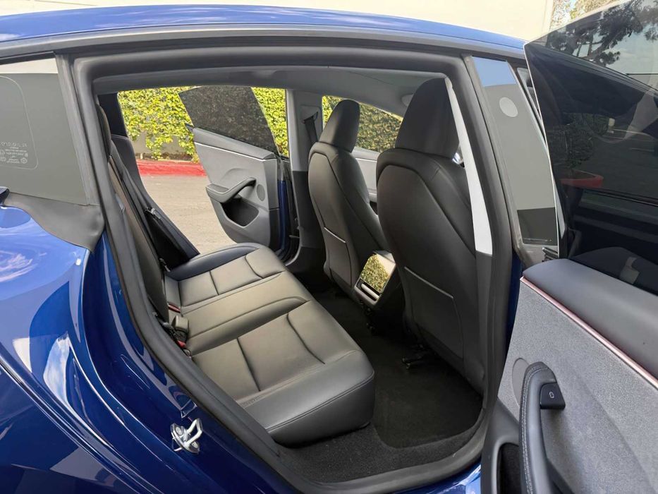 Tesla Model 3      2025