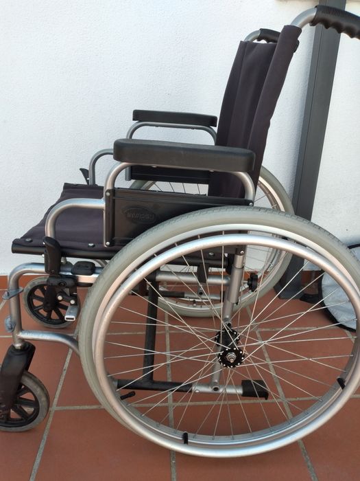 Cadeira de rodas usada em bom estado