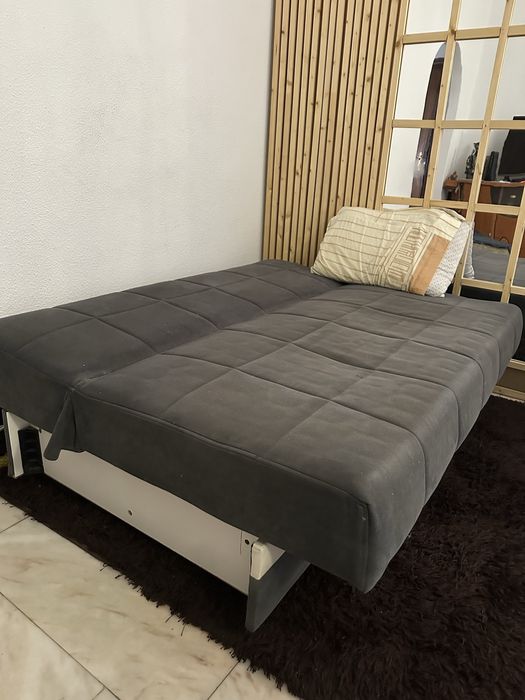 Sofá-cama com arrumação + almofadas