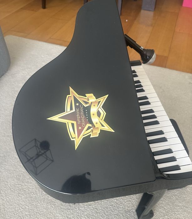 Piano crianca microfone