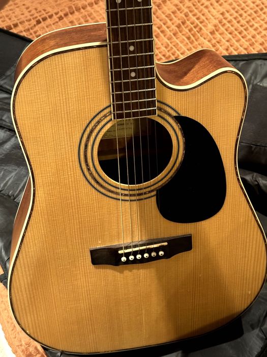 Продам гітару Cort