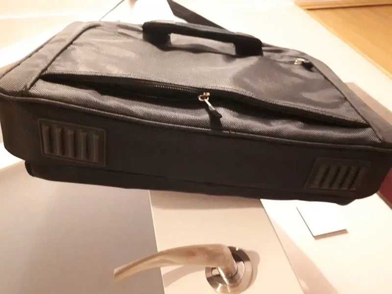 Torba na laptopa Dell 18"nowa duża, nowa
Nowy bez metki·DELL
