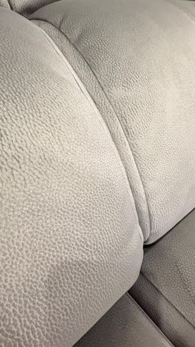 Sofá Chaise Long 

Sofá moderno e muito confortável,