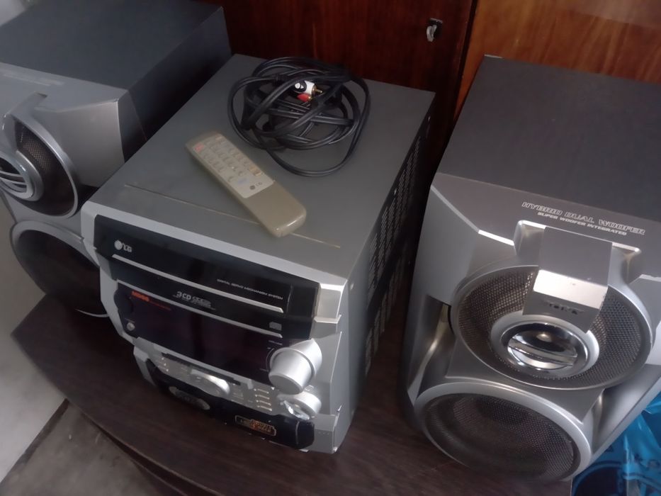 Музичний центр з потужними колонками Sony з AUX