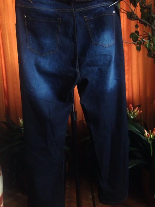 Nowe spodnie dżińsowe w rozm. 56.