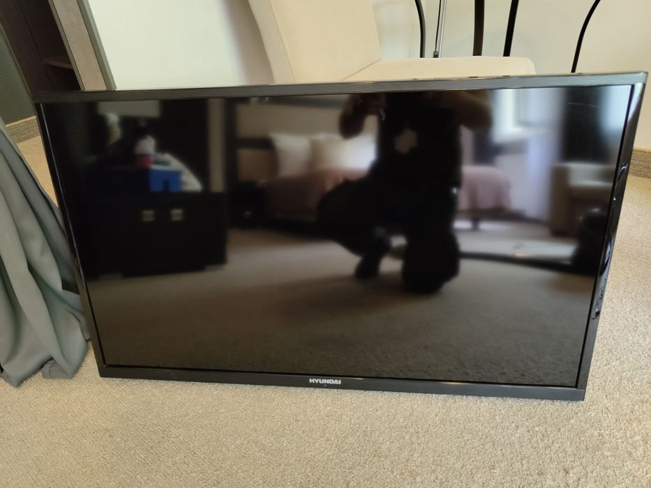 Telewizor Hyundai 40 cali uszkodzone podświetlenie matrycy.